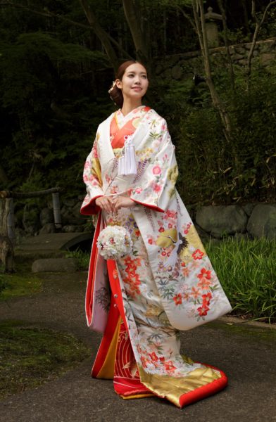 色打掛「白地パール箔刺繍陽光」