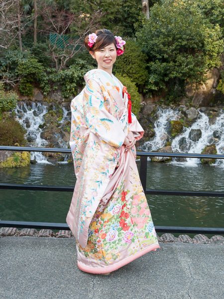 花嫁らしい気品を感じさせるピンクの色打掛