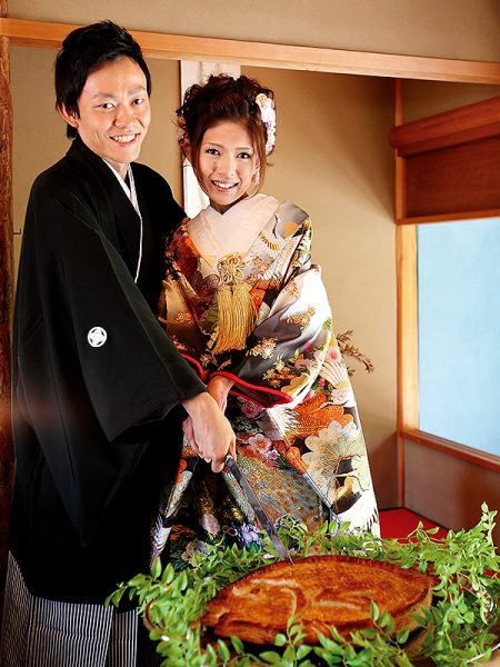 白鳥庭園 The Shugen タイ焼き入刀 の写真 日本の結婚式