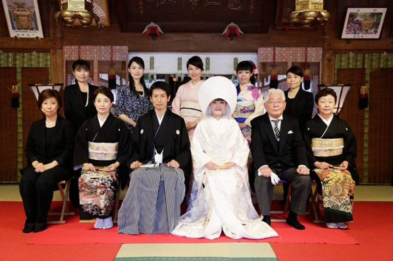 津田沼菊田神社での結婚式の家族写真