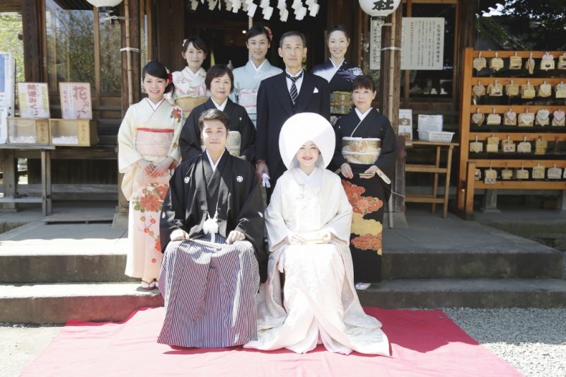 川越熊野神社での結婚式の家族写真