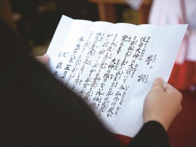 見どころ2)国宝指定の本殿で模擬挙式
