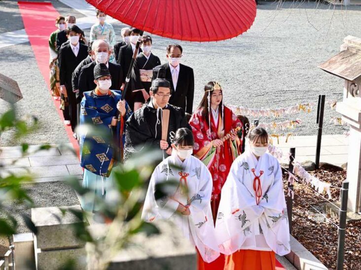 十二単の花嫁衣裳で叶えた 雅やかな雰囲気の神社結婚式