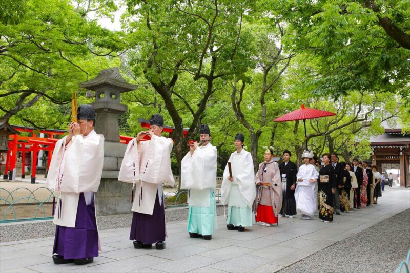 湊川神社 楠公会館　正門参進