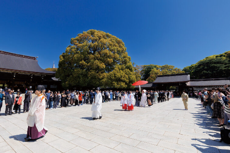 母と眺めた美しい「参道」を時を超えて叶えた感慨深い神前挙式