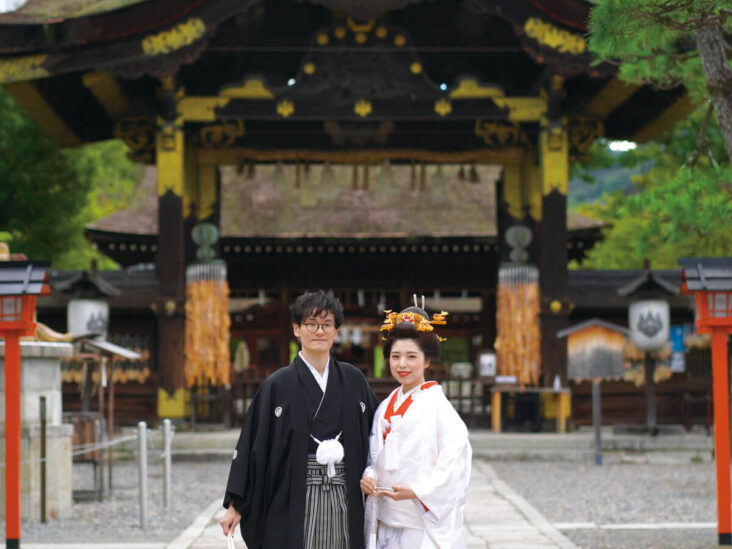 自然美溢れる古都の神社で 家族の歴史を綴る衣裳が彩る一日