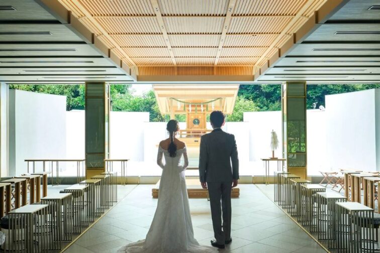 2026年内洋装で結婚式をご検討の方へ【明治記念館 庭園の儀式殿での挙式のみプラン】