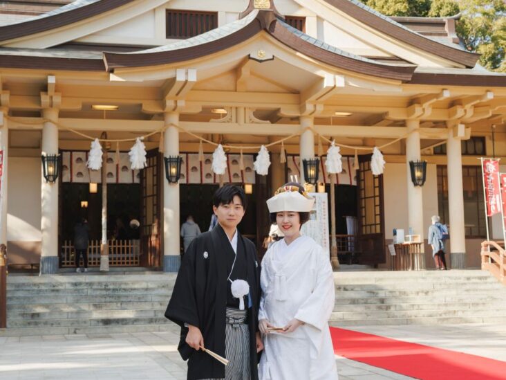 夫婦の神様を祀る神戸の名社で<br>伝統的な花嫁姿とドレスをまとう