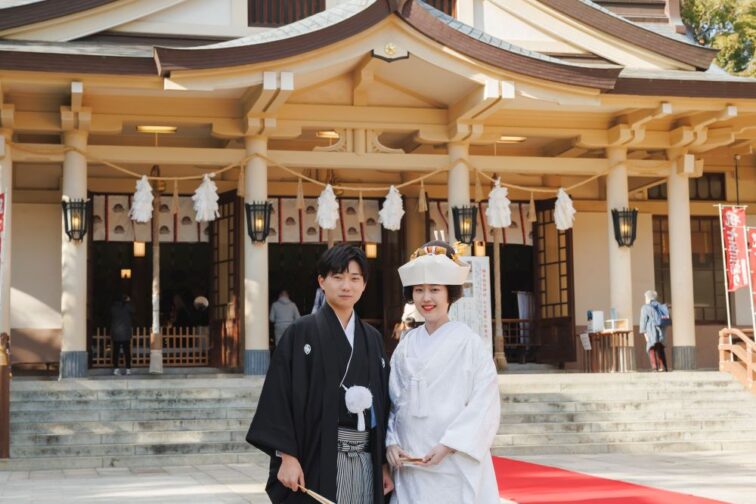 夫婦の神様を祀る神戸の名社で<br>伝統的な花嫁姿とドレスをまとう