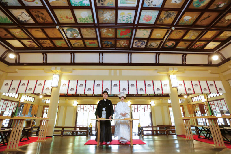 「夫婦の鑑」が見守る湊川神社で古式ゆかしい神前式を