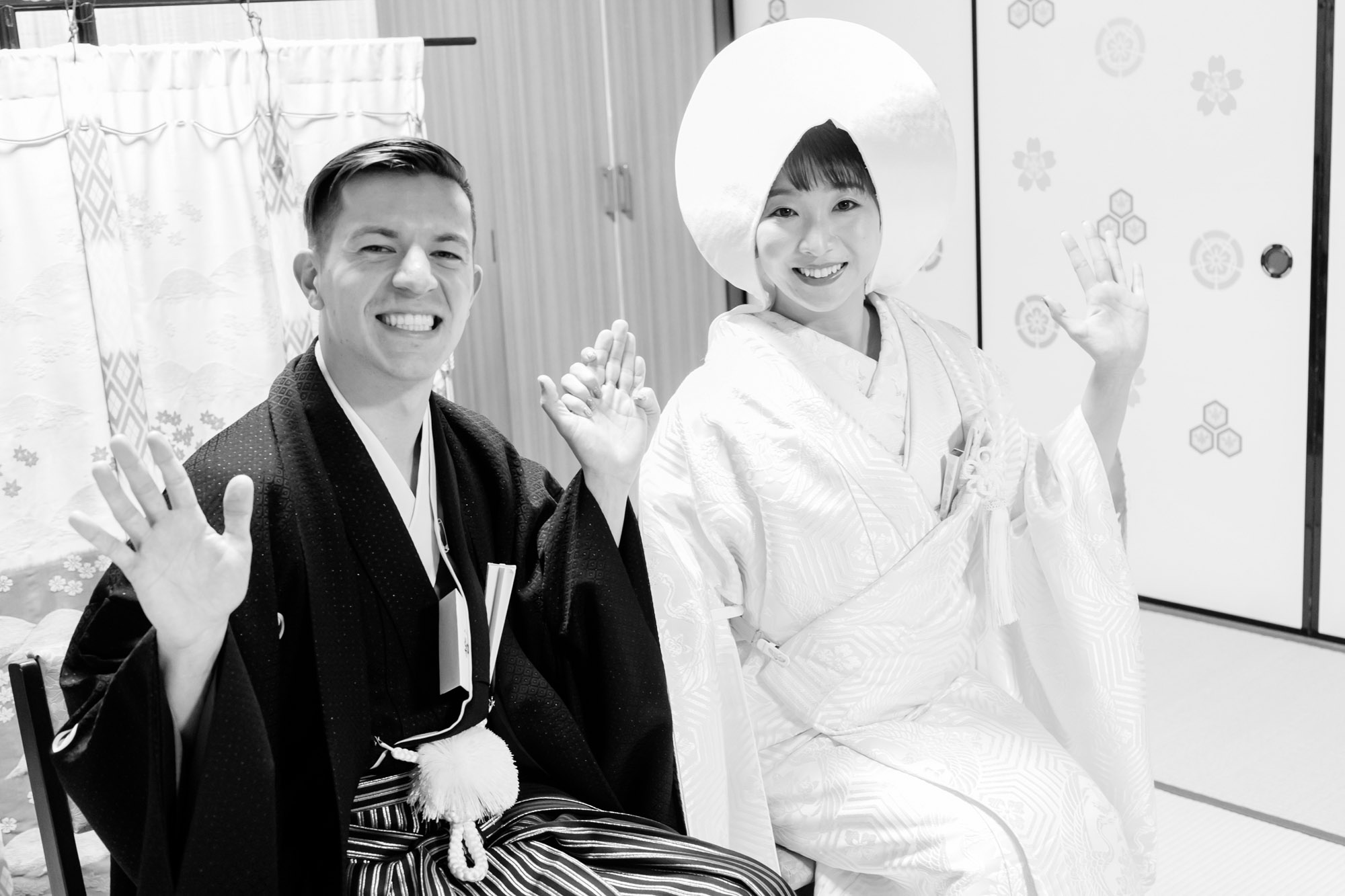 結婚式当日のモノクロ写真