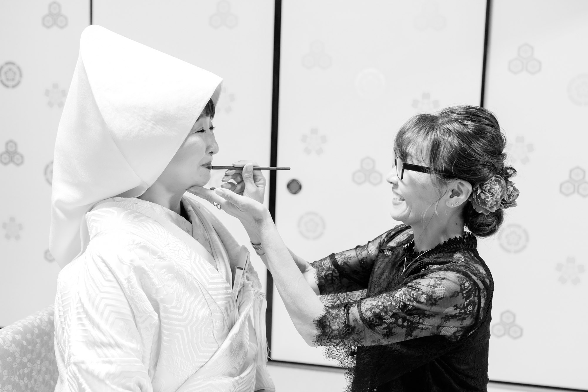 結婚式当日のモノクロ写真