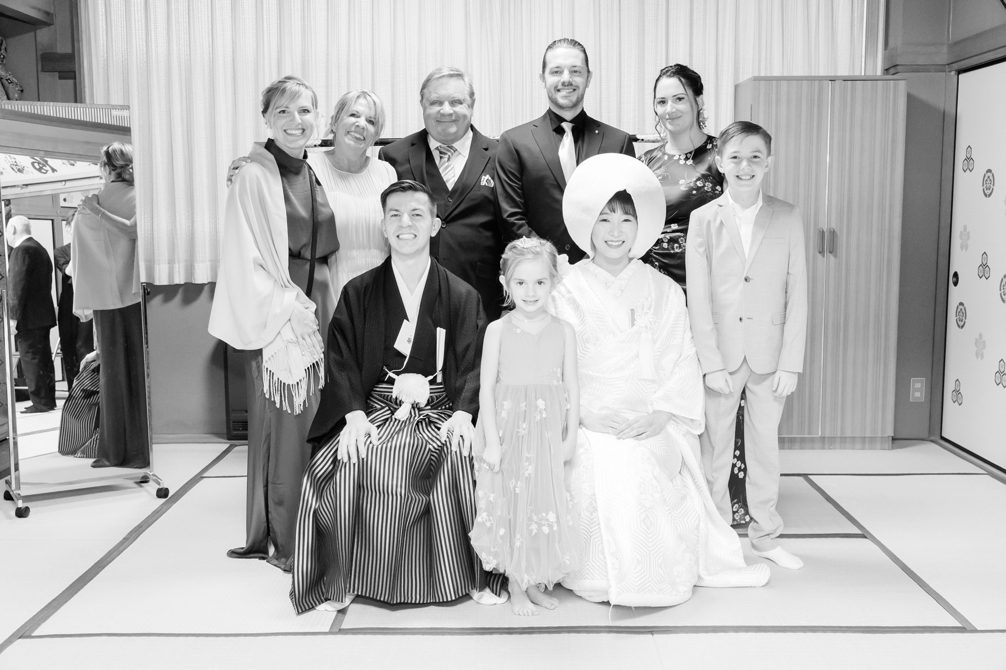 結婚式当日のモノクロ写真