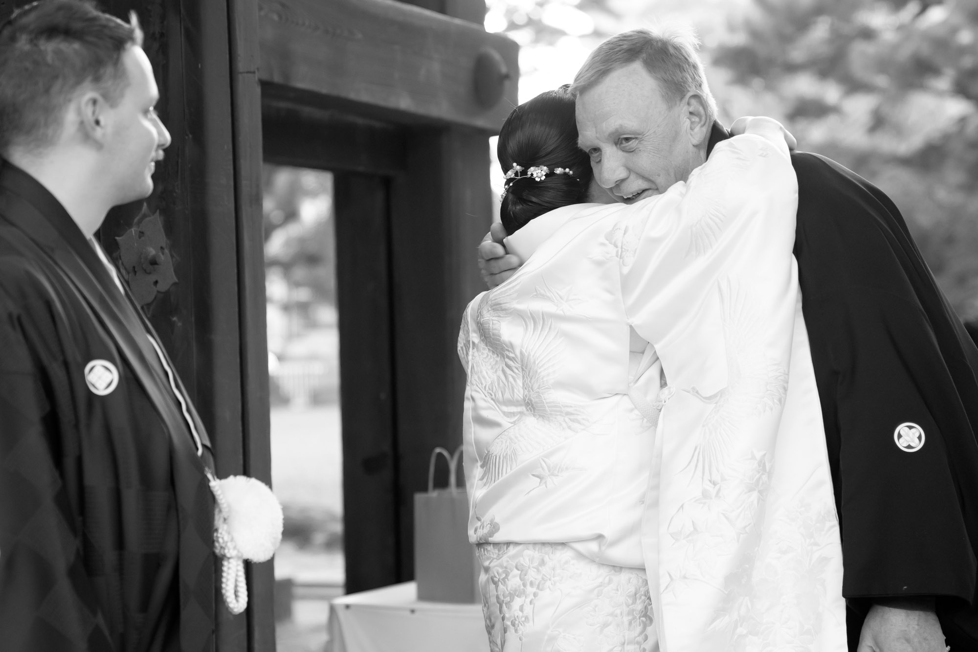 結婚式当日のモノクロ写真