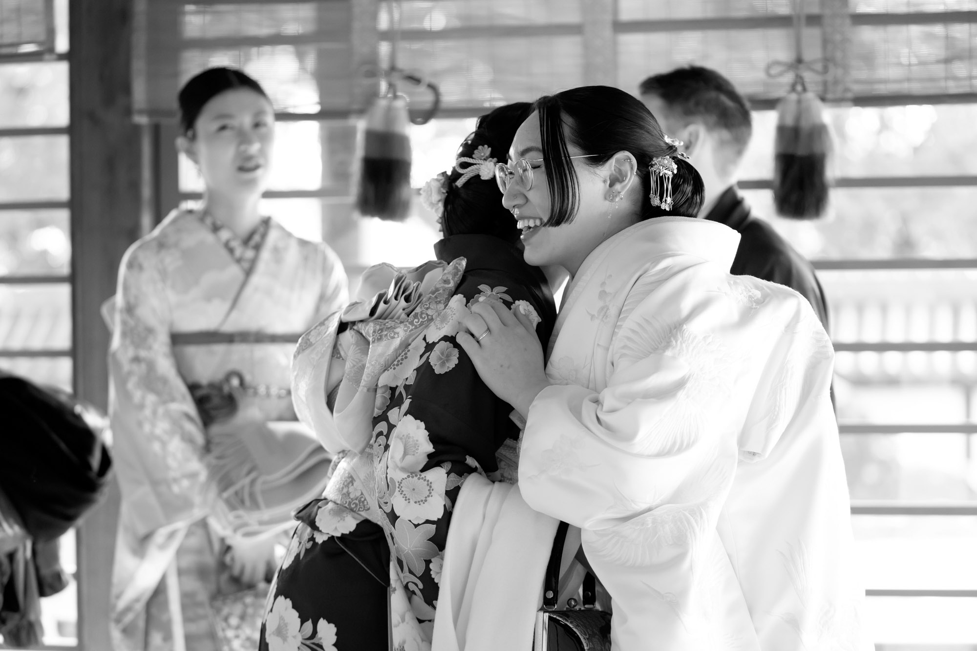 結婚式当日のモノクロ写真