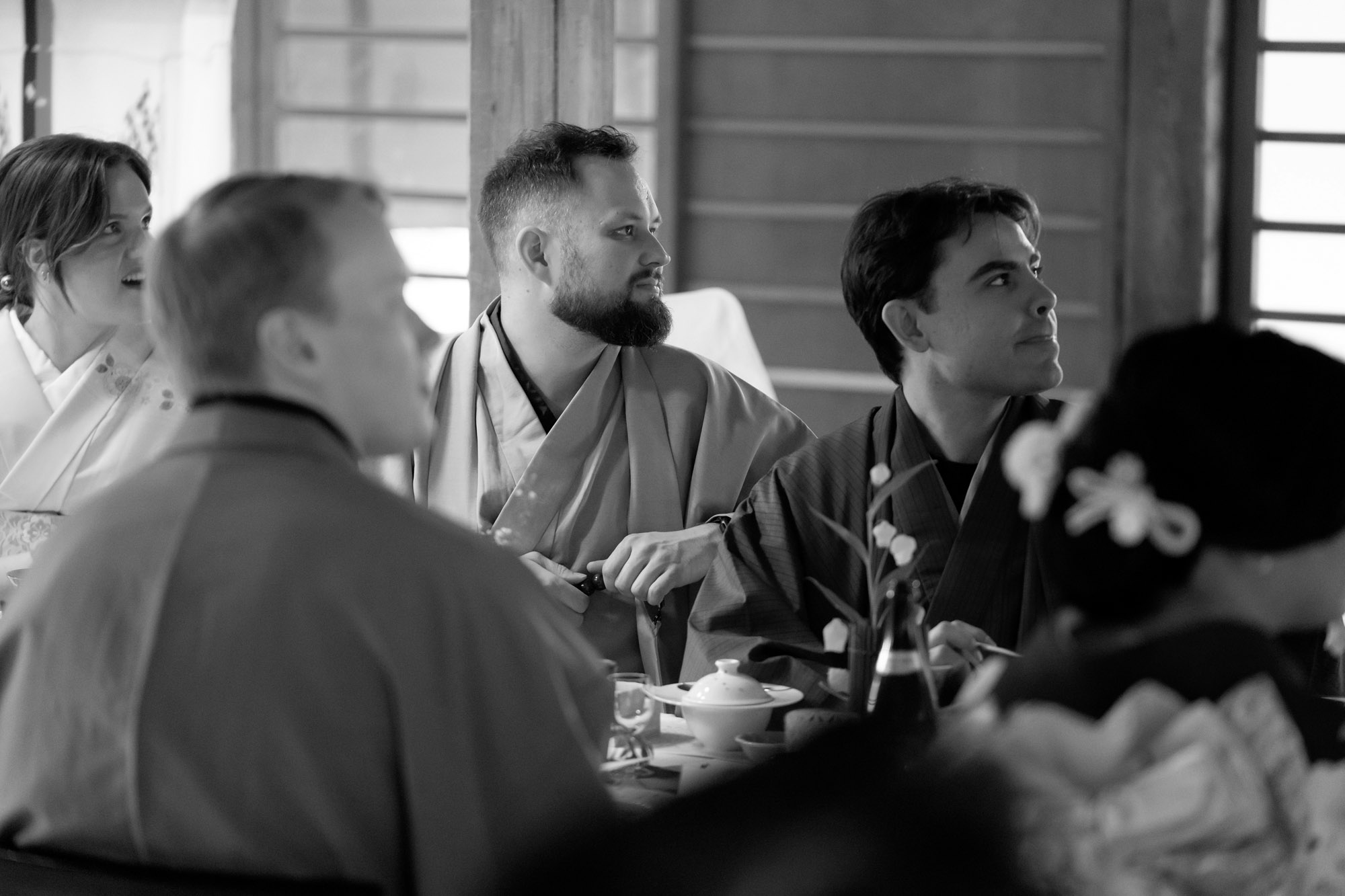 結婚式当日のモノクロ写真