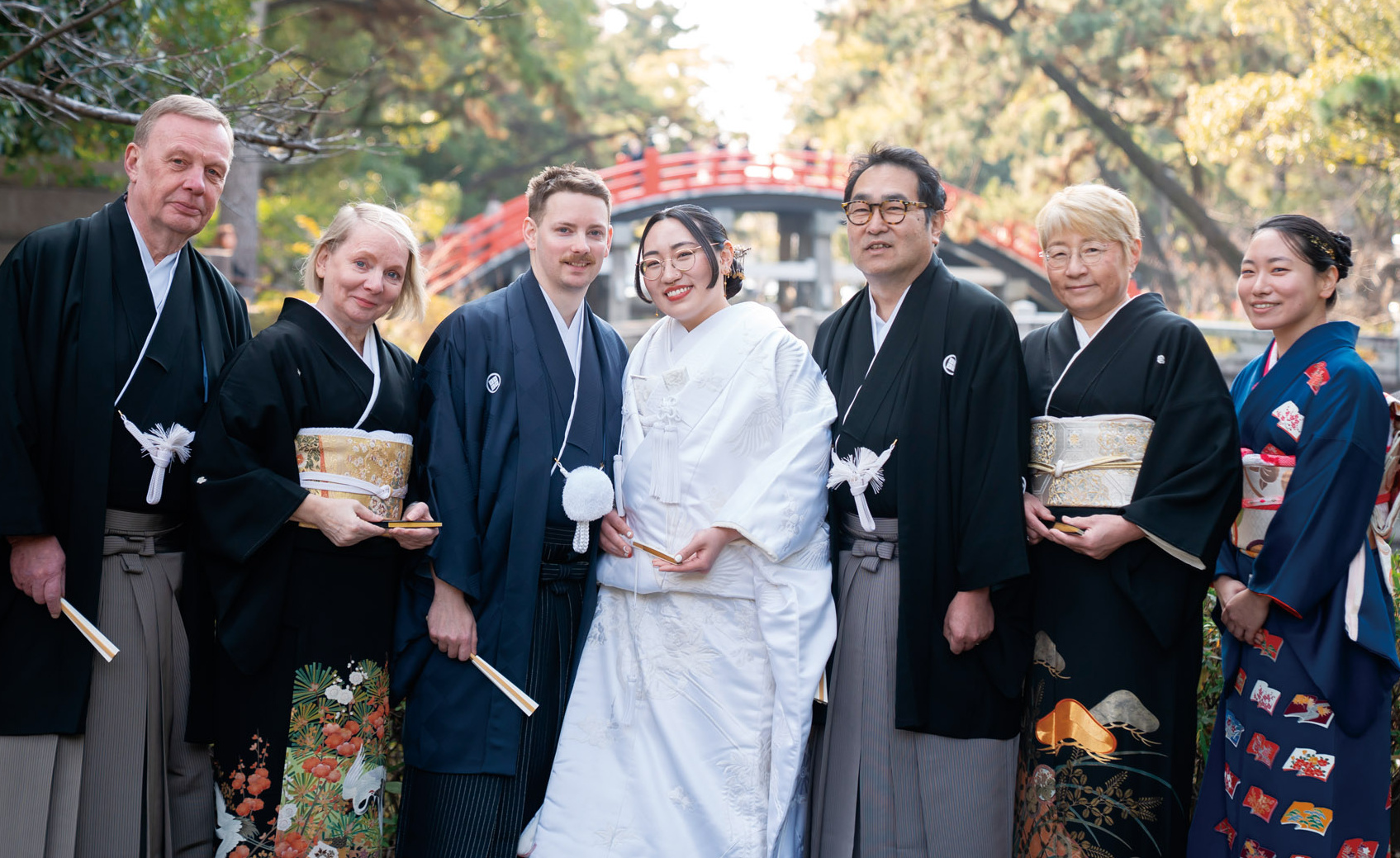 マヌさん × 知子さんと家族の記念写真
