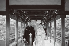 結婚式当日のモノクロ写真