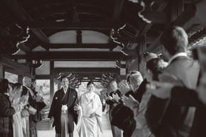 結婚式当日のモノクロ写真