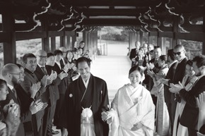 結婚式当日のモノクロ写真