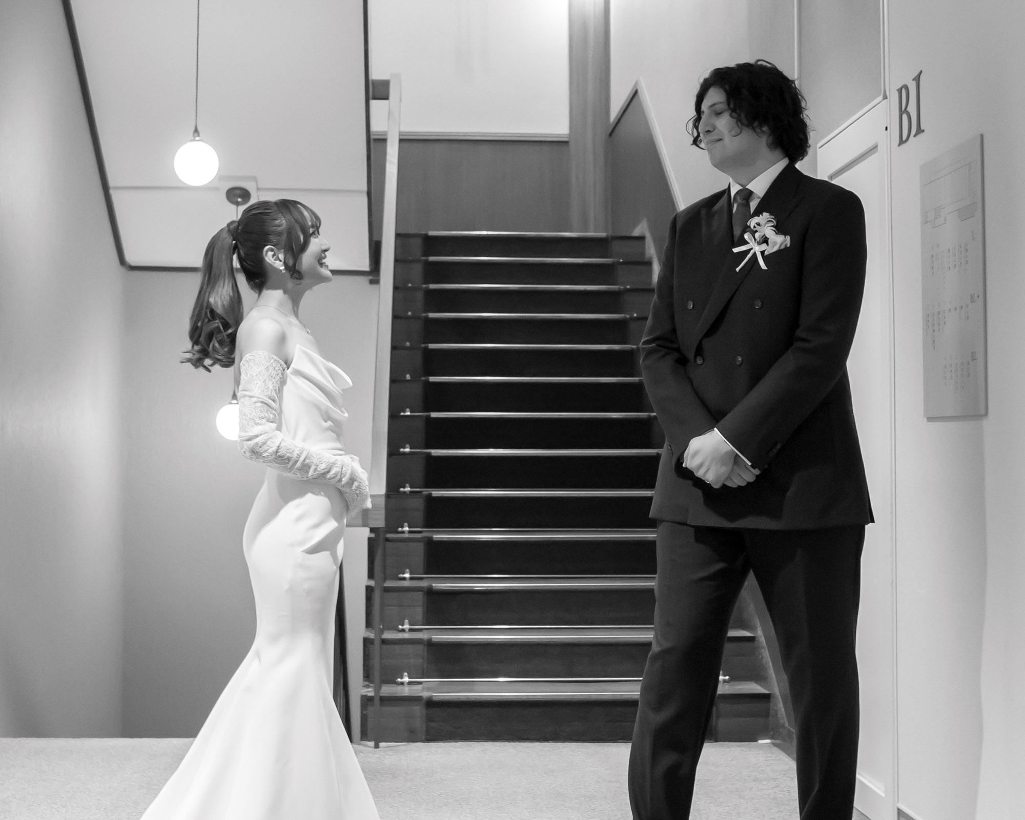 結婚式当日のモノクロ写真
