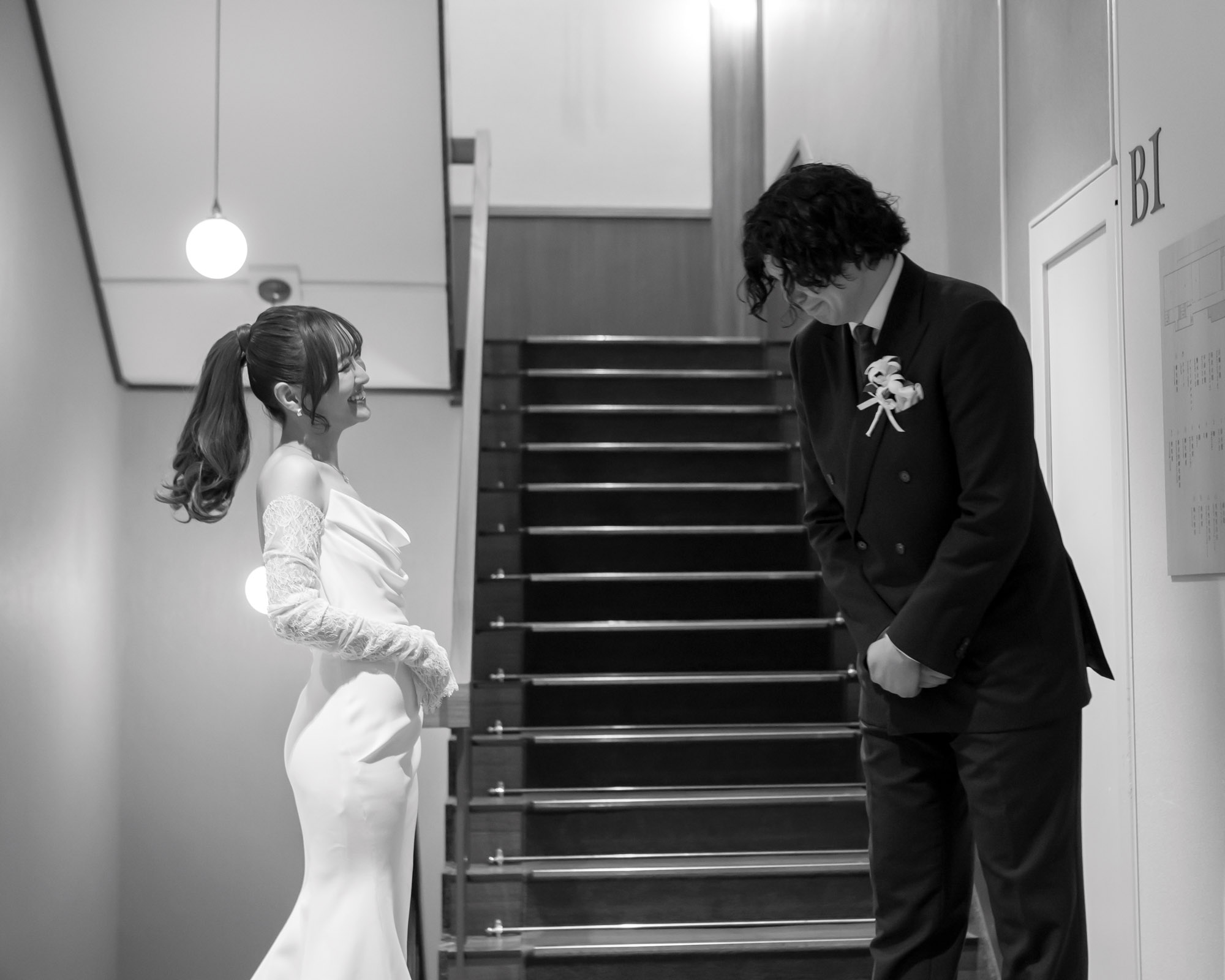結婚式当日のモノクロ写真