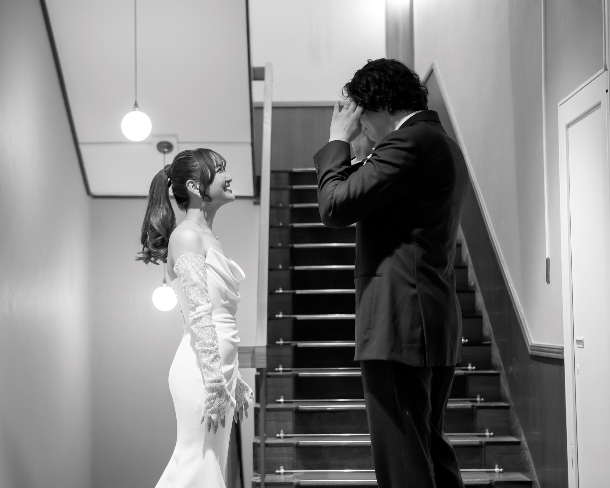結婚式当日のモノクロ写真