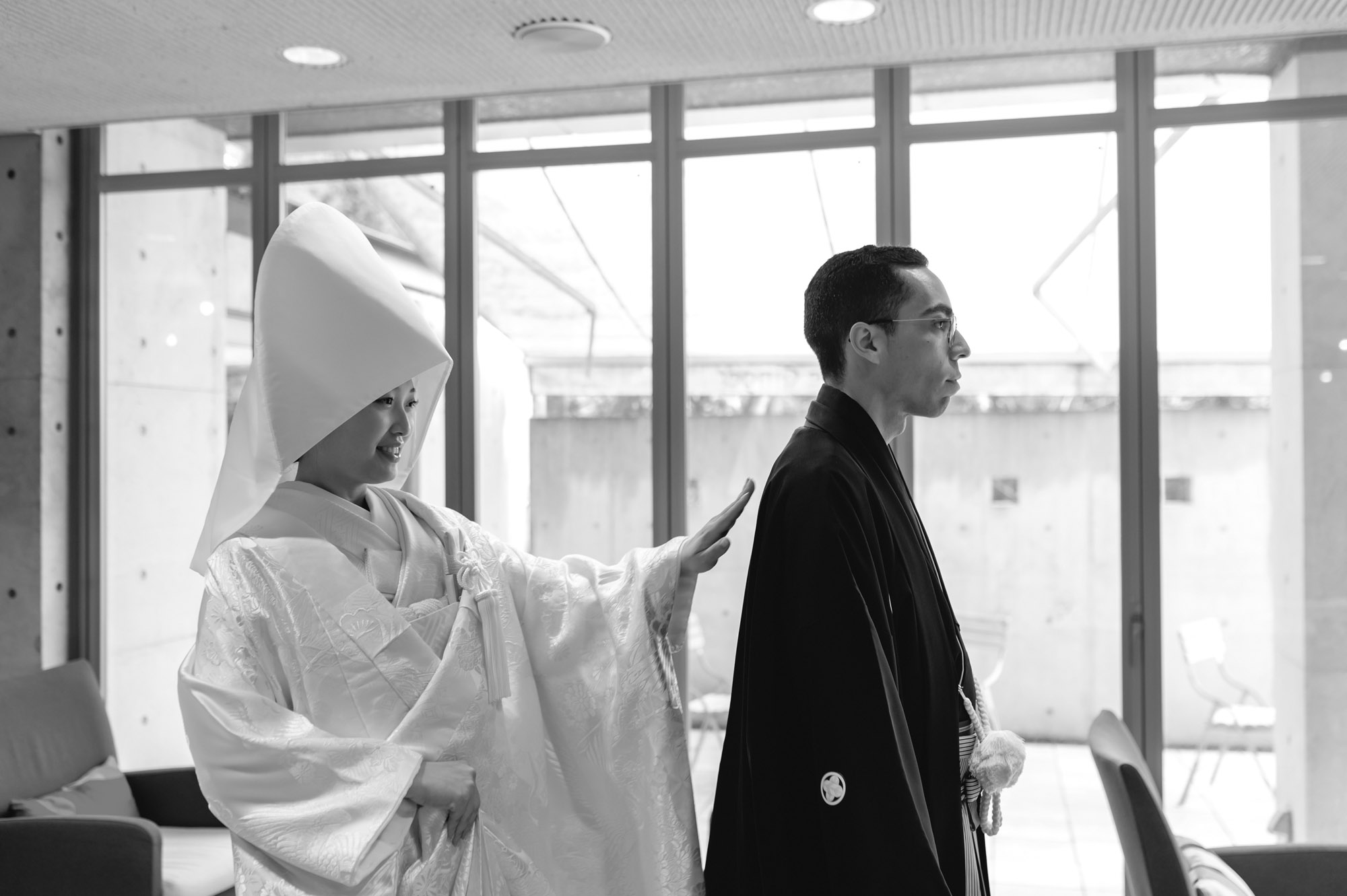 結婚式当日のモノクロ写真