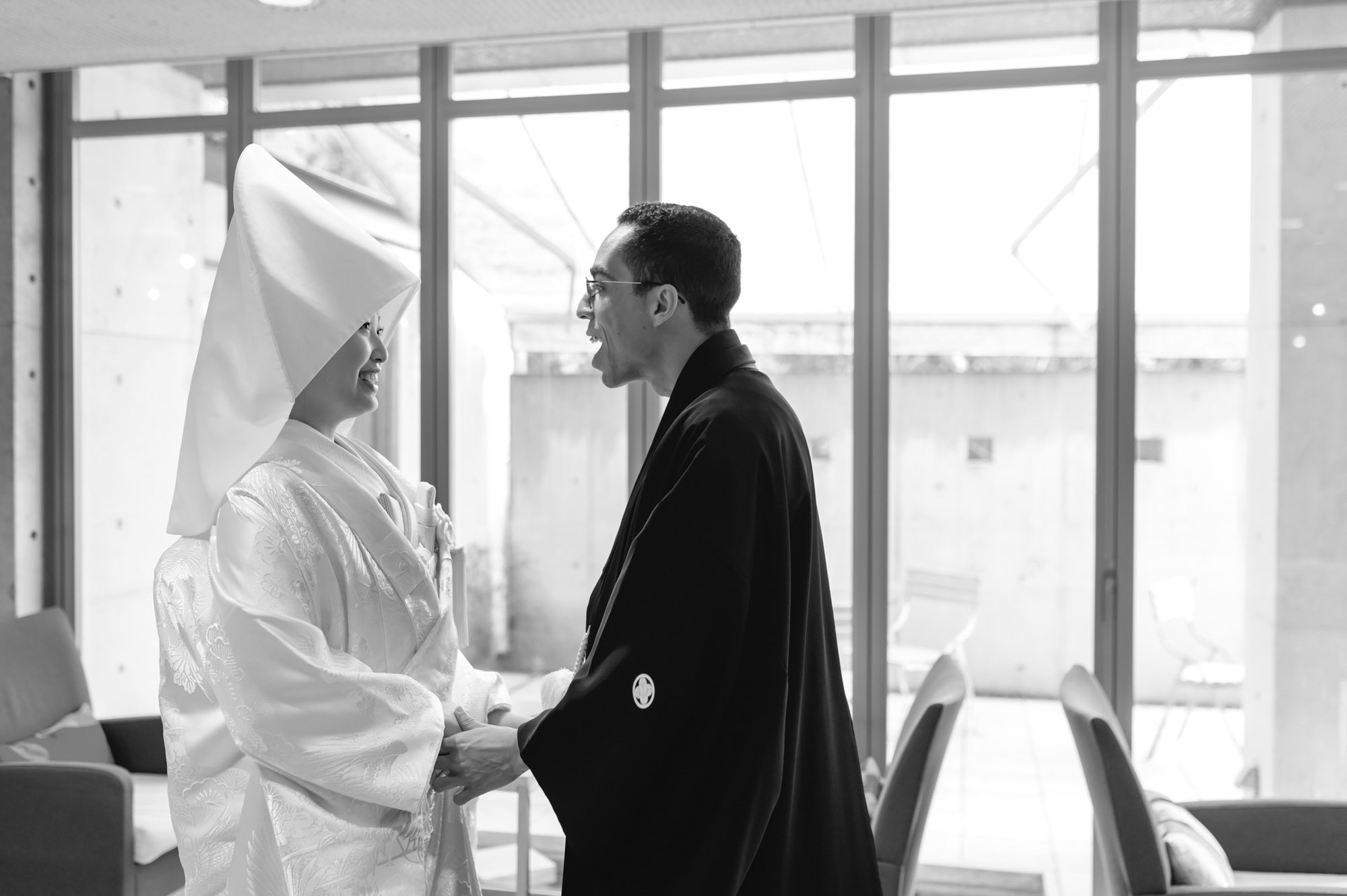 結婚式当日のモノクロ写真