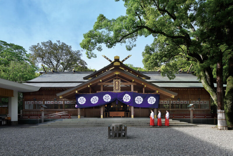 1日2組、由緒ある本殿で執り行う神前式